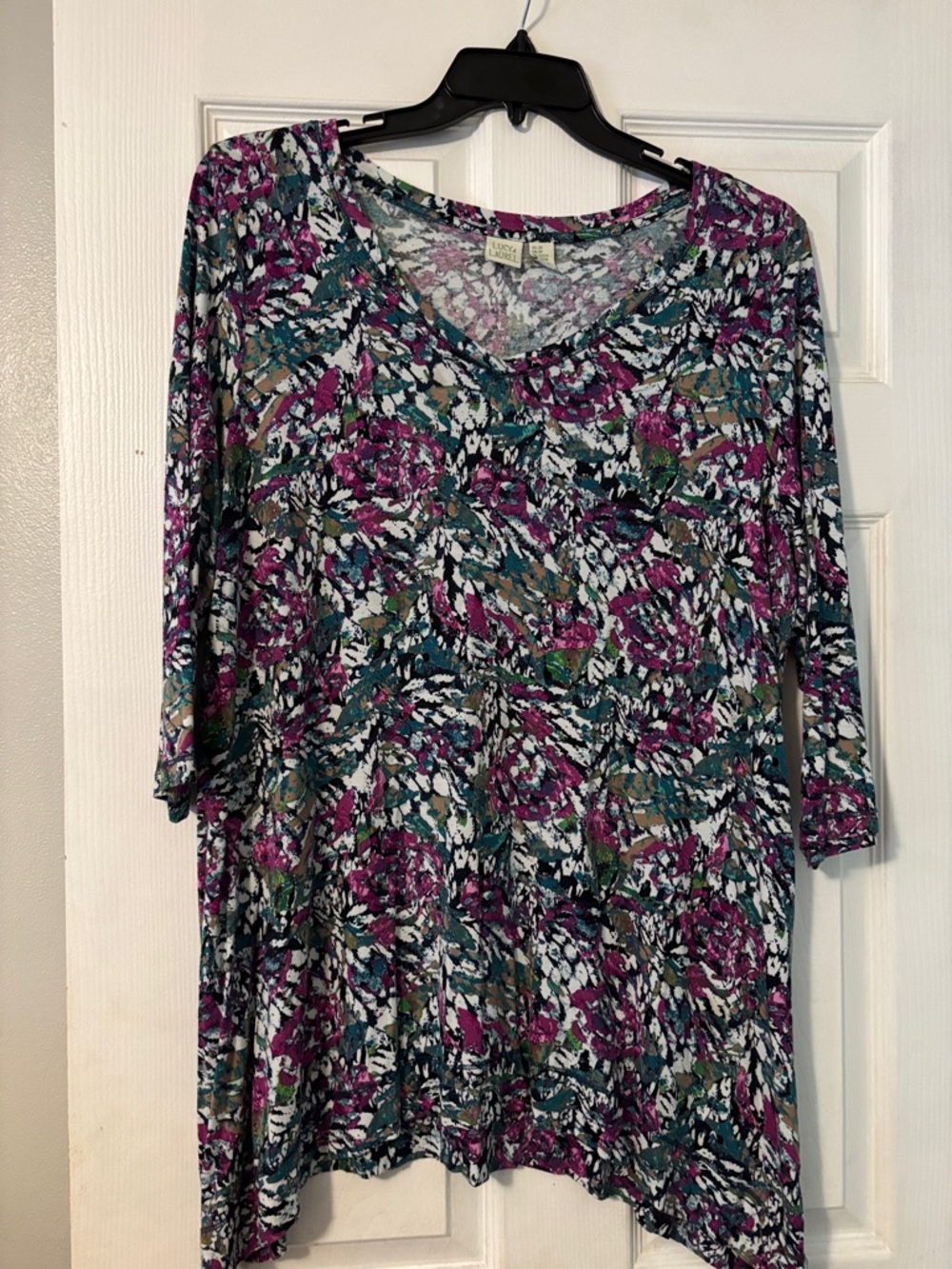 Lucy & Laurel Teal Purple Floral V-Neck Tunic Top